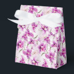 Ballotins Boîte de traitement de la fête des orchidées<br><div class="desc">La boîte de faveur de la fête est présentée avec un joli imprimé fleuri d'orchidées violettes. Customisez cet objet ou achetez tel quel. Astuce : Ajoutez simplement vos bonnes friandises et ajoutez un ruban festif. Image sous licence</div>