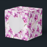 Ballotins Boîte de traitement de la fête des orchidées<br><div class="desc">La boîte de faveur de la fête est présentée avec un joli imprimé fleuri d'orchidées violettes. Customisez cet objet ou achetez tel quel. Astuce : Ajoutez simplement vos bonnes friandises et ajoutez un ruban festif. Image sous licence</div>
