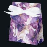 Ballotins Boîte de traitement de la partie d'impression flor<br><div class="desc">La boîte de faveur Party est montré avec une belle grande couleur violet imprimé floral fleurs d'encre couleur. Customisez cet objet ou achetez tel quel. Astuce : Ajoutez simplement vos bonnes friandises et ajoutez un ruban festif. Image sous licence</div>