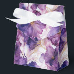 Ballotins Boîte de traitement de la partie d'impression flor<br><div class="desc">La boîte de faveur Party est montré avec une belle grande couleur violet imprimé floral fleurs d'encre couleur. Customisez cet objet ou achetez tel quel. Astuce : Ajoutez simplement vos bonnes friandises et ajoutez un ruban festif. Image sous licence</div>