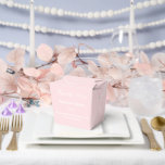 Ballotins Boîte de traitement de partie<br><div class="desc">La boîte de réception est affichée dans une élégante couleur rose vif. Customisez cet élément et modifiez l'exemple de texte sur le vôtre. Astuce : Ajoutez simplement vos bonnes friandises et ajoutez un ruban festif.</div>