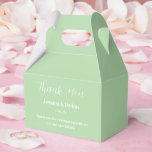 Ballotins Boîte de traitement de partie<br><div class="desc">La boîte de faveur de la fête est affichée dans une élégante couleur vert sauge. Customisez cet élément et modifiez l'exemple de texte sur le vôtre. Astuce : Ajoutez simplement vos bonnes friandises et ajoutez un ruban festif.</div>