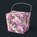 Ballotins Boîte de traitement de partie d'impression Lilacs<br><div class="desc">Une boîte de fête est affichée avec un imprimé floral lilas. Customisez cet objet ou achetez tel quel. Astuce : Ajoutez simplement vos bonnes friandises et ajoutez un ruban festif. Image sous licence</div>