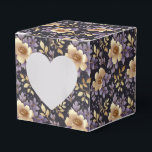 Ballotins Boîte de traitement Fleur Favor<br><div class="desc">La boîte de traitement Party favorite est présentée avec une belle impression florale violette multicolore. Customisez cet objet ou achetez tel quel. Astuce : Ajoutez simplement vos bonnes friandises et ajoutez un ruban festif. Image sous licence</div>