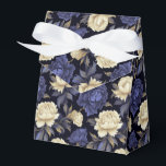 Ballotins Boîte de traitement Fleur Favor<br><div class="desc">Party favorite boîte de traitement est montré avec une belle couleur bleu peonies floral imprimé. Customisez cet objet ou achetez tel quel. Astuce : Ajoutez simplement vos bonnes friandises et ajoutez un ruban festif. Image sous licence</div>