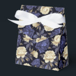 Ballotins Boîte de traitement Fleur Favor<br><div class="desc">Party favorite boîte de traitement est montré avec une belle couleur bleu peonies floral imprimé. Customisez cet objet ou achetez tel quel. Astuce : Ajoutez simplement vos bonnes friandises et ajoutez un ruban festif. Image sous licence</div>