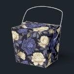 Ballotins Boîte de traitement Fleur Favor<br><div class="desc">Party favorite boîte de traitement est montré avec une belle couleur bleu peonies floral imprimé. Customisez cet objet ou achetez tel quel. Astuce : Ajoutez simplement vos bonnes friandises et ajoutez un ruban festif. Image sous licence</div>