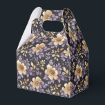 Ballotins Boîte de traitement Fleur Favor<br><div class="desc">La boîte de traitement Party favorite est présentée avec une belle impression florale violette multicolore. Customisez cet objet ou achetez tel quel. Astuce : Ajoutez simplement vos bonnes friandises et ajoutez un ruban festif. Image sous licence</div>