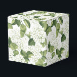 Ballotins Boîte de traitement pour partie d'impression Hydra<br><div class="desc">La boîte de faveur de la fête est affichée avec une impression florale d'hydrangée blanche. Customisez cet objet ou achetez tel quel. Astuce : Ajoutez simplement vos bonnes friandises et ajoutez un ruban festif. Image sous licence</div>