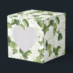 Ballotins Boîte de traitement pour partie d'impression Hydra<br><div class="desc">La boîte de faveur de la fête est affichée avec une impression florale d'hydrangée blanche. Customisez cet objet ou achetez tel quel. Astuce : Ajoutez simplement vos bonnes friandises et ajoutez un ruban festif. Image sous licence</div>