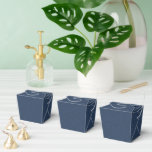 Ballotins Boîtes Cadeaux Emballage Texturé Bleu Élégant<br><div class="desc">Ajoutez une touche de sophistication à toute célébration avec ces boîtes cadeaux emballage texturé bleu élégant. Parfaites pour les mariages, les fêtes ou les événements spéciaux, elles sont idéales pour contenir des friandises, des faveurs ou des petits cadeaux. Leur design raffiné et leur construction solide font que chaque cadeau se...</div>