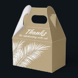 Ballotins Boîtes de bonbons avec paumes blanches sur fond or<br><div class="desc">Boîtes de bonbons avec feuilles de palmier blanches sur un fond doré. Parfait pour toutes les célébrations, fête d'anniversaire, douche de mariée, fête de fiançailles, fête de retraite, mariage et plus encore. Cliquez sur PERSONNALISER pour changer la couleur de fond, les polices et ajouter du texte. Voir les invitations et...</div>
