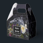 Ballotins Bouquet floral mauve moody gothique sur dentelle n<br><div class="desc">Ce design ballotin est parfait pour un mariage gothique moderne et élégant. Le design floral moody présente un bouquet naturel de fleurs violettes et blanches dans un agencement luxueux sur un arrière - plan en dentelle violet foncé et noir. Vous pouvez personnaliser avec vos prénoms et votre date de mariage...</div>