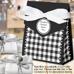 Ballotins Buffalo à carreaux - Noir et Blanc - Tente 4x2x5<br><div class="desc">Boîte de cadeau de tente à carreaux buffalo noir et blanc. Le texte est personnalisable. Si vous utilisez le bouton / outil «modifier le design», vous pouvez également ajouter vos propres images / photos. D'autres coloris, formes et tailles de boîtes sont disponibles. Voir la collection de toutes les tailles de...</div>