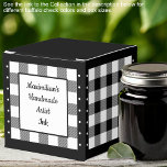 Ballotins Buffalo Check - Noir et Blanc Classic<br><div class="desc">Les buffles noirs et blancs classiques sont ballotins. Le texte des deux côtés de la boîte est personnalisable. Si vous utilisez le bouton/outil "modifier la conception", vous pouvez également ajouter vos propres images/photos. Autres couleurs disponibles. Voir la collection de toutes les tailles de boîtes et couleurs de buffles ici :...</div>