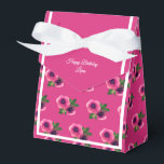 Ballotins Cadeau d'anniversaire Motif Fleur Rose illusima /<br><div class="desc">Boîte à cadeau / Boîte à faveurs de fête d'anniversaire à motif Fleurs Roses et Ruban Blanc illusima. Parfait pour une fête d'anniversaire thématique pour enfant.</div>