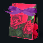 Ballotins Cadeau de fleur de rose rouge romantique<br><div class="desc">Jardin vintage de rose rouge romantique. Rosier de roses rouges. De magnifiques roses rouges fleurissent tout l'été. Cadeau charmant pour l'amateur de fleurs.</div>