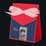 Ballotins Cadeau de remerciement pour les invités de la noce<br><div class="desc">Rejoignez les célébrations et montrez votre amour avec une boîte à cadeaux amusante et unique. L'impression est personnalisable et facilement adaptable à l'occasion...  Anniversaire,  Mariage,  Retraite,  Cadeau d'entreprise,  Nouveau-né,  Nouvel An,  Nouvelle Maison,  Anniversaire et plus encore !</div>