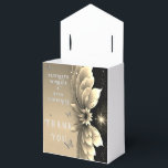 Ballotins Carton d'invitation de mariage floral or métallisé<br><div class="desc">Élevez votre jour spécial avec cette invitation de mariage époustouflante présentant un design floral symétrique captivant. Les pétales métalliques élégants, accentués par de doux éclats de couleur vibrante et des étincelles inspirées du ciel, créent une ambiance moderne et intemporelle. Le mélange unique de motifs floraux abstraits et d'éléments de nuit...</div>