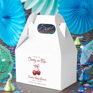 Ballotins Cerise moderne sur le Baby shower en bois rose sup