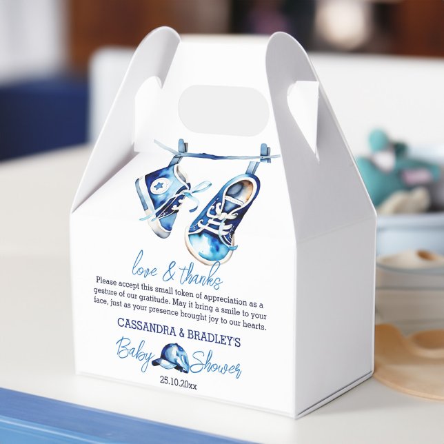 Ballotins C'est un garçon bleu bébé sport chaussures casquet (It's a boy blue baby sports shoe cap baby shower favor box)