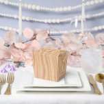 Ballotins Charmant Motif de bois à la fête<br><div class="desc">Ajoutez de l'élégance rustique à vos événements avec ces charmants motifs de bois font sortir les ballotins. Décorés dans un style naturel d'inspiration bois, ils sont parfaits pour les mariages, les anniversaires et les rassemblements festifs. Stables et faciles à assembler, ces boîtes offrent une façon élégante de présenter des friandises,...</div>