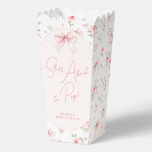 Ballotins Chaussures florales sur le point de faire de la po