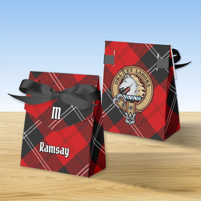 Ballotins Clan Ramsay Crest sur Red Tartan (Créateur téléchargé)