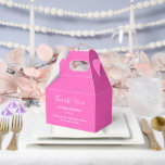 Ballotins Coffret friandises de fête<br><div class="desc">La boîte de faveur de fête est présentée dans une couleur rose chaud de fête.
Personnalisez cet article et modifiez le texte de l'échantillon à votre guise.
Astuce : Ajoutez simplement vos délicieuses friandises et un ruban de fête.</div>