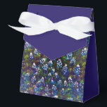Ballotins Conception de Bonnet Blitz Bleu Texas<br><div class="desc">C'est un beau design floral de bleuets. Améliorez votre magnifique cadeau grâce à ce magnifique design floral bleu capot. Ce giftbox est un excellent design pour les Texans puisqu'il est la fleur d'État du Texas mais,  c'est aussi un grand design floral pour n'importe qui et toutes les occasions.</div>