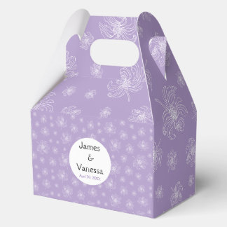 Ballotins Couleur violet clair et pivoines blanches.