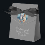 Ballotins Couple de mariage simple Photo grise<br><div class="desc">Boîte de faveur pour mariage - Bonbons/Cadeaux pour invités Personnalisez avec votre propre photo</div>