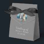 Ballotins Couple de mariage simple Photo grise<br><div class="desc">Boîte de faveur pour mariage - Bonbons/Cadeaux pour invités Personnalisez avec votre propre photo</div>