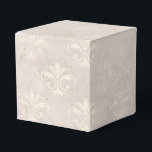 Ballotins Damask Grunge Ivoire<br><div class="desc">Boîte de faveur de modèle de damas de faux foil en détresse d'ivoire et de blanc éblouissant.</div>