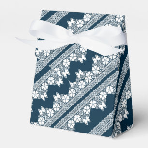 Ballotins Dentelle blanche rétro avec papillons sur un bleu