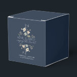 Ballotins Élégant bleu Fleur sauvage L'amour est Mariage dou<br><div class="desc">Dégustez vos invités mariages avec cet élégant ballotin à fleurs qui affiche le message romantique Love is Sweet Enjoy the Treat. Parfait pour votre plaisir sucré, cette boîte bleue marine personnalisée comprend les noms du couple et la date mariage, magnifiquement accentuée avec des illustrations botaniques délicates aquarelle et la typographie...</div>