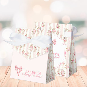 Ballotins Elle est en train de nouer la Fête des mariées de