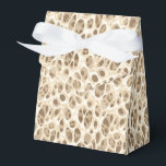 Ballotins Empreinte de léopard<br><div class="desc">Cette boîte de faveur de fête est affichée dans un empreinte de léopard safari moderne. Couleurs beige et marron. Customisez cet objet ou achetez comme indiqué. Image stock</div>