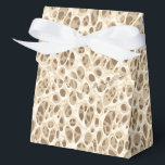 Ballotins Empreinte de léopard<br><div class="desc">Cette boîte de faveur de fête est affichée dans un empreinte de léopard safari moderne. Couleurs beige et marron. Customisez cet objet ou achetez comme indiqué. Image stock</div>