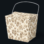 Ballotins Empreinte de léopard<br><div class="desc">Cette boîte de faveur de fête est affichée dans un empreinte de léopard safari moderne. Couleurs beige et marron. Customisez cet objet ou achetez comme indiqué. Image stock</div>