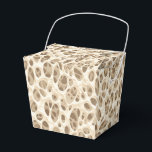 Ballotins Empreinte de léopard<br><div class="desc">Cette boîte de faveur de fête est affichée dans un empreinte de léopard safari moderne. Couleurs beige et marron. Customisez cet objet ou achetez comme indiqué. Image stock</div>