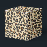 Ballotins Empreinte de léopard<br><div class="desc">Cette boîte de faveur de fête est affichée dans un empreinte de léopard safari moderne. Couleurs beige et marron. Customisez cet objet ou achetez comme indiqué. Image stock</div>