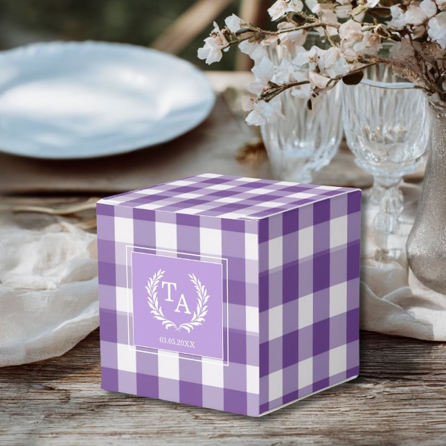 Ballotins En vichy violet crête de monogramme (Custom Purple Gingham Monogram Crest Favor Boxes for your wedding or other Occasions.)