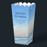 Ballotins Événement de plage magnifique Photographie océaniq<br><div class="desc">Cette boîte de pop-corn de photographie de plage pittoresque présente le magnifique coucher de soleil rose et orange touchant doucement les vagues de l'océan au-dessus du sable et de l'herbe marine à Destin en Floride. Jolies boîtes de bord de mer pour une réunion de famille ou un mariage de destination...</div>
