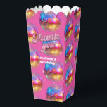 Ballotins Fête d'anniversaire boule disco groovy or rose pai<br><div class="desc">Aimez-vous la boule à facettes disco dansante des années 80 ? La boule disco des années 70 ? Regardez nos Boîtes à Faveurs Boule Disco Groovy Anniversaire Or Rose Pailleté ! Célébrez avec style avec nos boîtes à faveurs boule disco rose vif pour anniversaire présentant une boule disco miroir or...</div>
