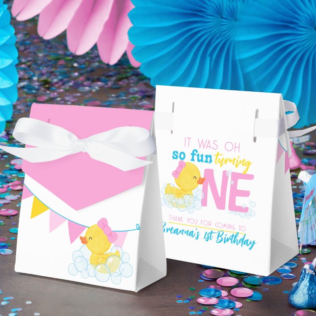 Ballotins Fille Aquarelle Caoutchouc Canard 1er Anniversaire (Girl Watercolor Rubber Duck 1st Birthday Party Favor Gift Boxes in Pink, Blue, Yellow on White)