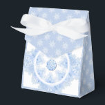 Ballotins Flacon de neige bleu glace<br><div class="desc">En hiver,  ces flocons de neige bleu glace tombent sur mon monde imaginaire. Ils ont 7 branches,  des tons bleu doux et des strass encastrés à l'intérieur. Pour tous ceux qui aiment les pastels bleus et les vacances enneigées.</div>