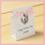 Ballotins Floral Aquarelle Fête des mères Mère à être boîte<br><div class="desc">Conçue pour coordonner avec notre collection "Floral Watercolor Mother’s Day Mom to Be", cette boîte cadeau est parfaite pour donner à une mère enceinte pour la fête des mères. Le texte est totalement personnalisable. Parfait pour tout petit cadeau que vous donnez à maman attenante. Consultez notre collection entière pour obtenir...</div>