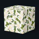 Ballotins Gardenia Floral Favor Boîte de traitement<br><div class="desc">La boîte de gâterie Party favorite est présentée avec une belle impression florale de gardenia blanche. Customisez cet objet ou achetez tel quel. Astuce : Ajoutez simplement vos bonnes friandises et ajoutez un ruban festif. Image sous licence</div>