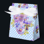 Ballotins Gâteau de mariage floral En vichy Pansy bleu<br><div class="desc">Shabby Chic Blue En vichy Pansy Floral Cake design,  avec un nom entièrement personnalisable. Conçu à partir d'un de mes dessins originaux de chat,  un must pour tous les amoureux de les chats!.</div>